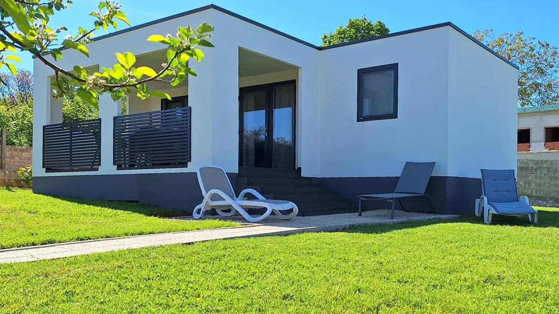Semesterbostad Modern Family House Lucia With Big Garden Villa Pula